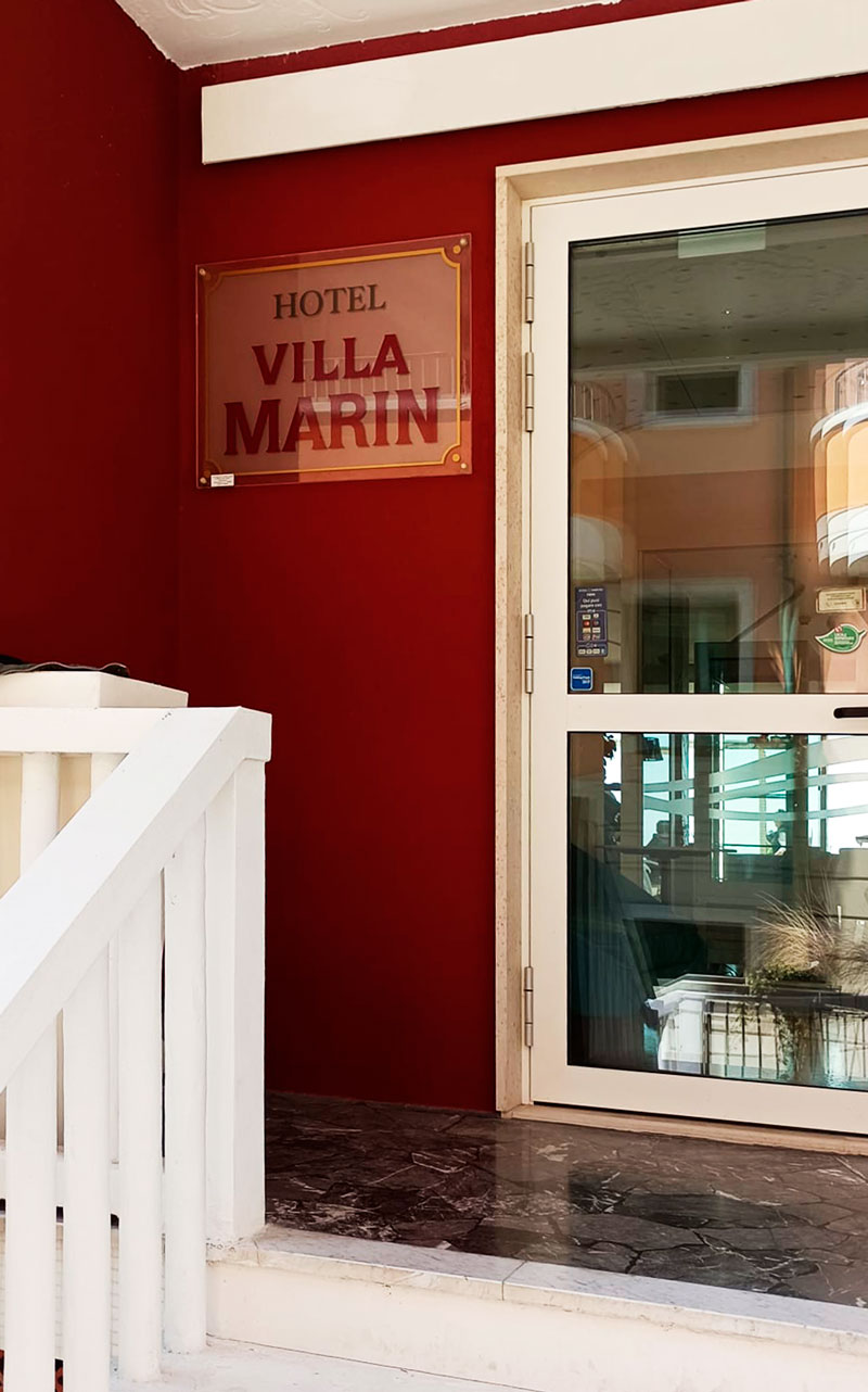 Stilverde a Grado: l'ingresso dell'hotel Villa Marin